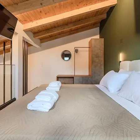 Villa Rosy Collection