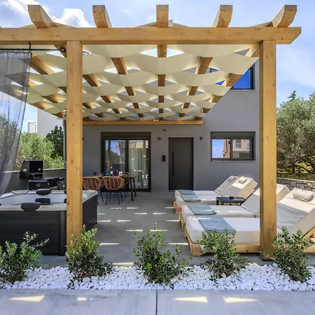 Villa Rosy Collection