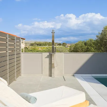 Villa Rosy Collection